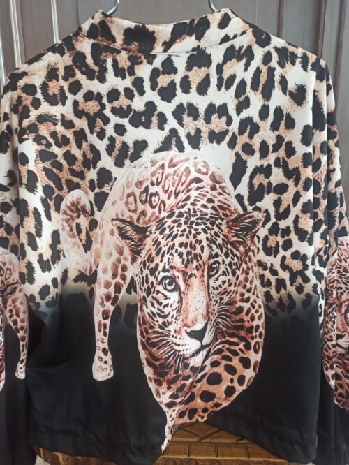 chaqueta leopardo negra